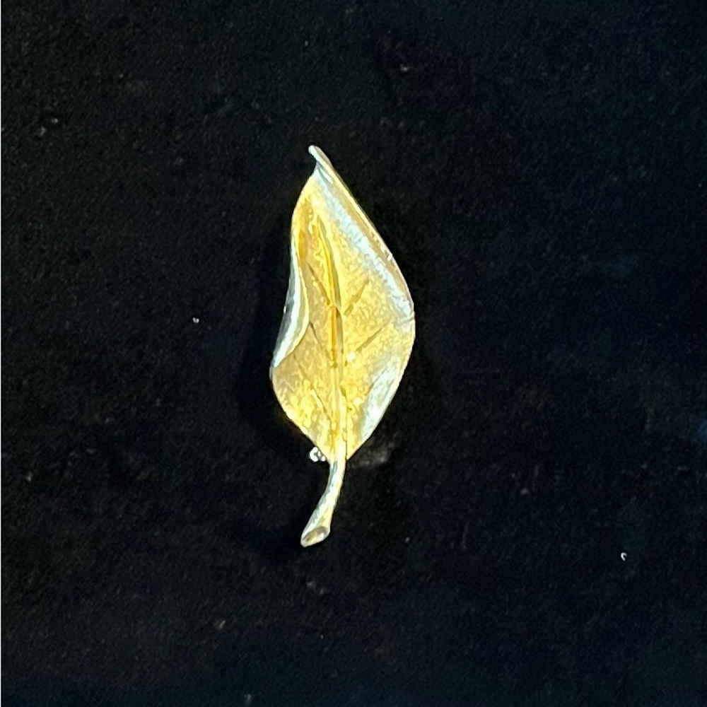 Vintage Signed BSK Brooch Gold Tone Leaf Pin